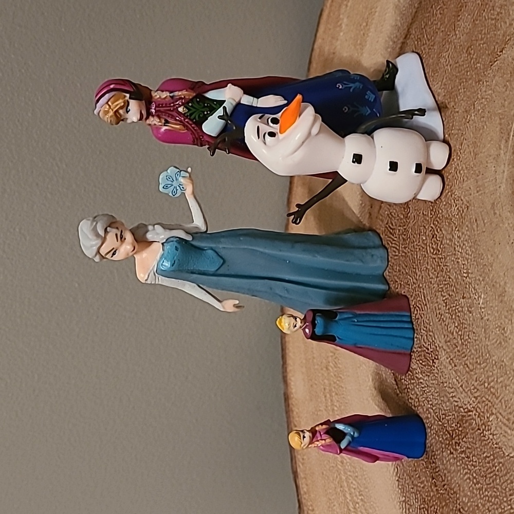 EUC Disney Frozen figurine set of 5
